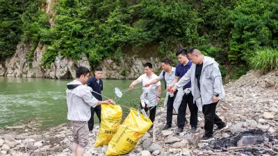 改善村里环境卫生